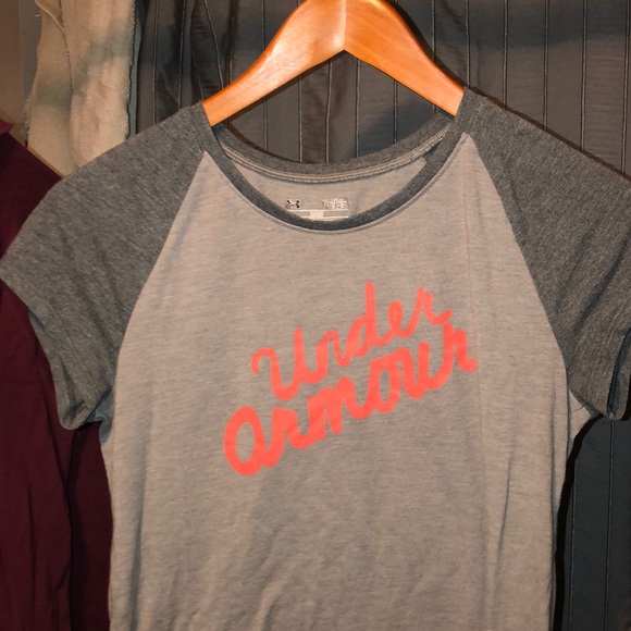 Under armour shirt - Picture 2 of 4